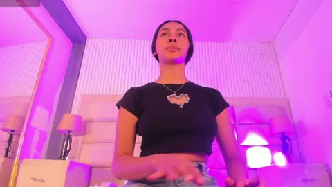 Manuela online show from April 2, 2026, 9:01 pm