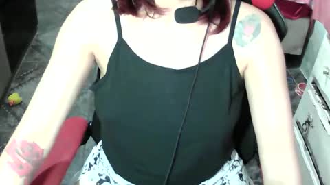 Manu Escarlate online show from November 6, 2025, 5:19 am