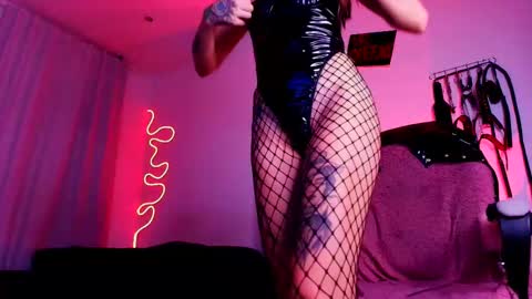 manuevans10 online show from September 23, 2025, 9:56 am