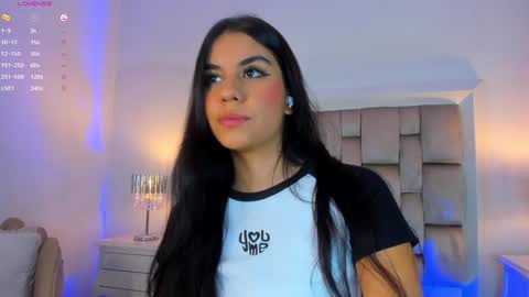 Snapshot of mara_betancurt chatting on January 3, 2025, 3:05 am Mara online show from January 3, 2025, 3:05 am