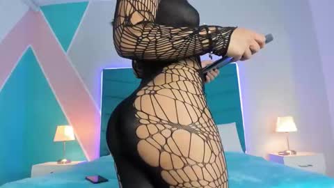 mara_winters_ online show from October 22, 2025, 11:54 am