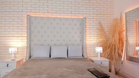 mara_winters_ online show from February 19, 2026, 12:12 pm