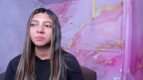 Snapshot of maraluna_ chatting on April 25, 2026, 11:13 am Maraluna online show from April 25, 2026, 11:13 am