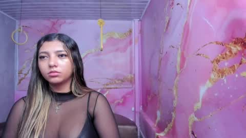 Snapshot of maraluna_ chatting on May 23, 2026, 11:47 am Maraluna online show from May 23, 2026, 11:47 am
