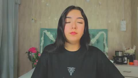 Marcela online show from December 17, 2025, 7:42 pm