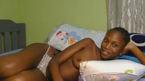 marclyne_cy online show from November 1, 2025, 9:39 pm