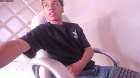 Snapshot of marco_deluxe chatting on May 1, 2026, 11:48 am marco_deluxe online show from May 1, 2026, 11:48 am