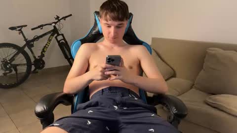 Snapshot of marcussmit chatting on October 16, 2025, 8:32 pm Marcus online show from October 16, 2025, 8:32 pm