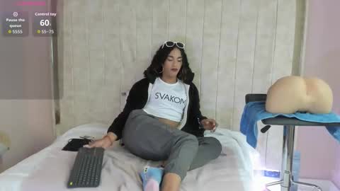 marfilastrom online show from September 24, 2025, 8:34 pm