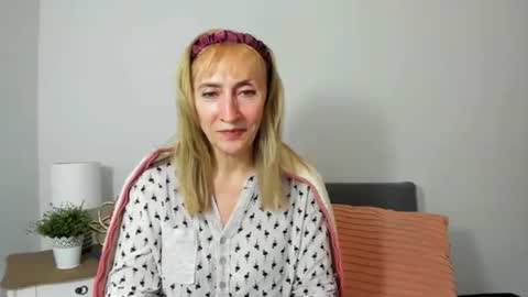 margaretmature online show from February 7, 2025, 1:22 pm