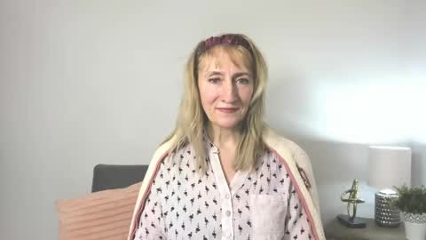 margaretmature online show from February 12, 2025, 7:35 pm