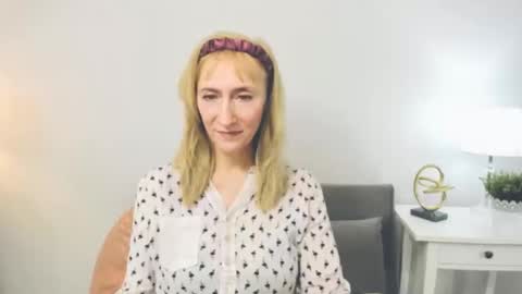 margaretmature online show from February 16, 2025, 2:21 pm