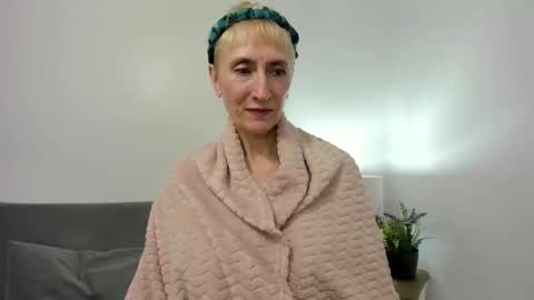 margaretmature online show from October 14, 2025, 3:46 pm