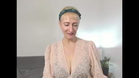 margaretmature online show from November 5, 2025, 4:40 pm