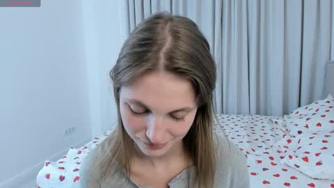 Mia online show from April 1, 2026, 7:11 pm