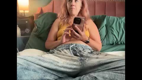 Snapshot of margolane chatting on September 28, 2025, 10:26 pm Elle online show from September 28, 2025, 10:26 pm