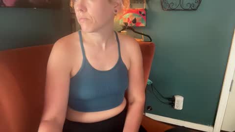 Snapshot of margolane chatting on November 18, 2025, 2:43 pm Elle online show from November 18, 2025, 2:43 pm