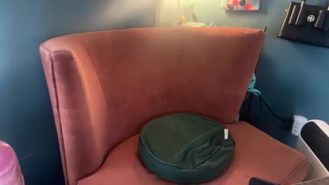 Snapshot of margolane chatting on December 1, 2025, 4:23 pm Elle online show from December 1, 2025, 4:23 pm