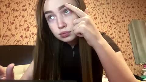 Chloe online show from March 27, 2026, 4:51 pm