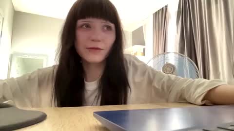 Molly online show from June 26, 2026, 1:37 pm