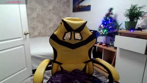 Snapshot of mari_77777 chatting on December 9, 2024, 4:12 am Mari online show from December 9, 2024, 4:12 am