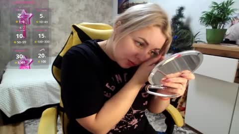 Snapshot of mari_77777 chatting on December 11, 2024, 10:25 am Mari online show from December 11, 2024, 10:25 am