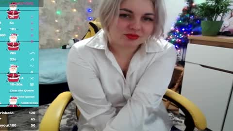 Snapshot of mari_77777 chatting on January 1, 2025, 6:05 am Mari online show from January 1, 2025, 6:05 am