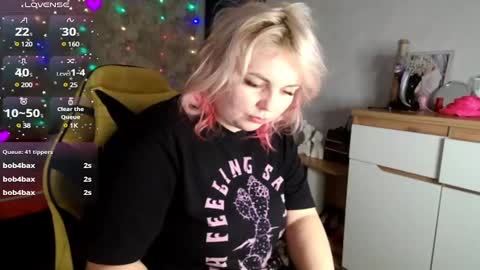 Snapshot of mari_77777 chatting on February 12, 2025, 9:31 am Mari online show from February 12, 2025, 9:31 am