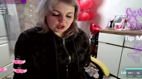 Snapshot of mari_77777 chatting on March 10, 2025, 7:10 am Mari online show from March 10, 2025, 7:10 am