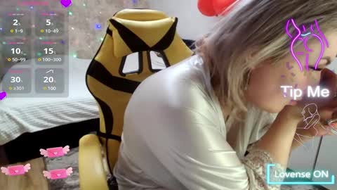 Snapshot of mari_77777 chatting on March 12, 2025, 7:24 am Mari online show from March 12, 2025, 7:24 am