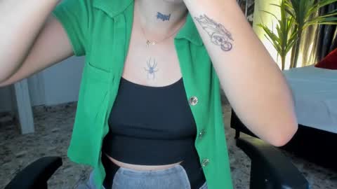 mari_salgado online show from September 30, 2025, 11:59 am
