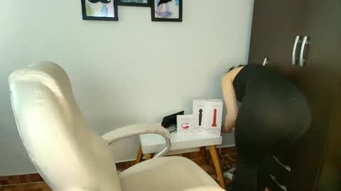 Leidy online show from April 21, 2026, 10:45 pm