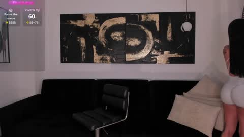 MARIA HERRERA  online show from January 11, 2025, 10:51 pm