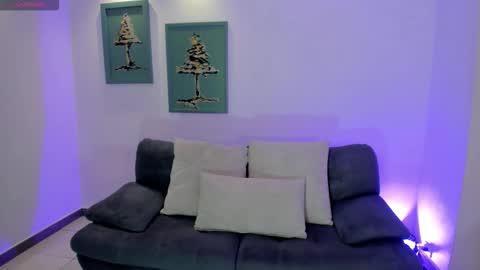 MARIA HERRERA  online show from September 11, 2025, 8:53 pm