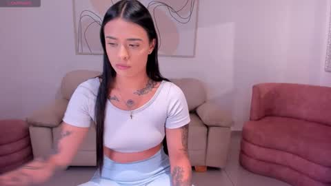 MARIA HERRERA  online show from September 17, 2025, 8:21 pm