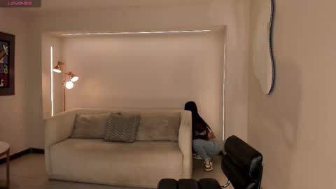 MARIA HERRERA  online show from September 25, 2025, 7:28 pm