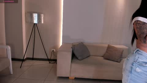 MARIA HERRERA  online show from December 1, 2025, 1:43 am