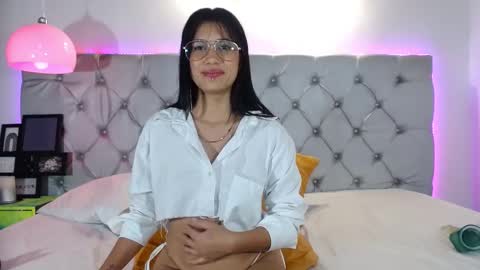 Snapshot of mariajosewalker chatting on March 5, 2025, 8:32 pm Mariana Guerra online show from March 5, 2025, 8:32 pm