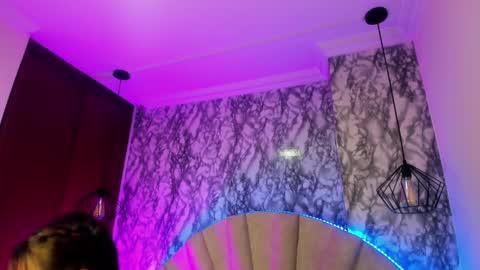   online show from October 26, 2025, 4:02 pm