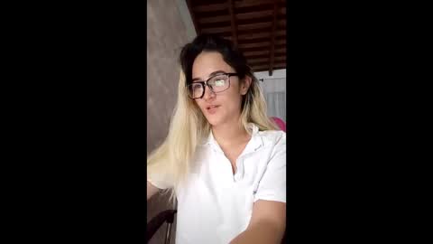 mariam_arango online show from January 13, 2026, 4:07 am