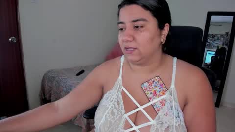   Mariam Castiblanco online show from February 4, 2025, 12:08 am