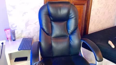 Mariana online show from November 29, 2025, 12:19 pm