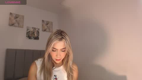 Snapshot of mariana_es chatting on June 12, 2026, 1:26 am Mariana online show from June 12, 2026, 1:26 am