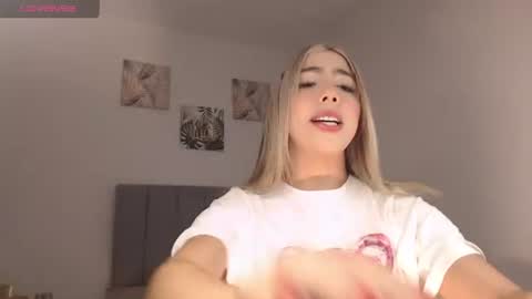 Snapshot of mariana_es chatting on June 14, 2026, 10:56 pm Mariana online show from June 14, 2026, 10:56 pm