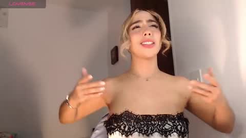 Snapshot of mariana_es chatting on July 20, 2026, 2:15 am Mariana online show from July 20, 2026, 2:15 am
