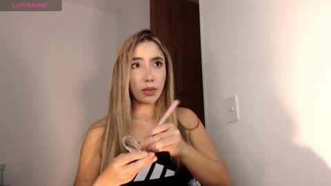 Snapshot of mariana_es chatting on August 4, 2026, 2:48 am Mariana online show from August 4, 2026, 2:48 am