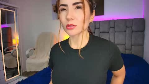 Mariana Gomez online show from November 7, 2025, 7:14 pm