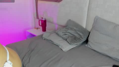 Mariana online show from October 15, 2025, 2:06 pm