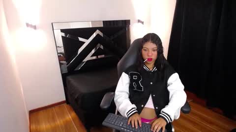 Mariana online show from November 24, 2025, 4:01 am