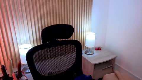 Marian Love  online show from November 12, 2025, 10:37 am